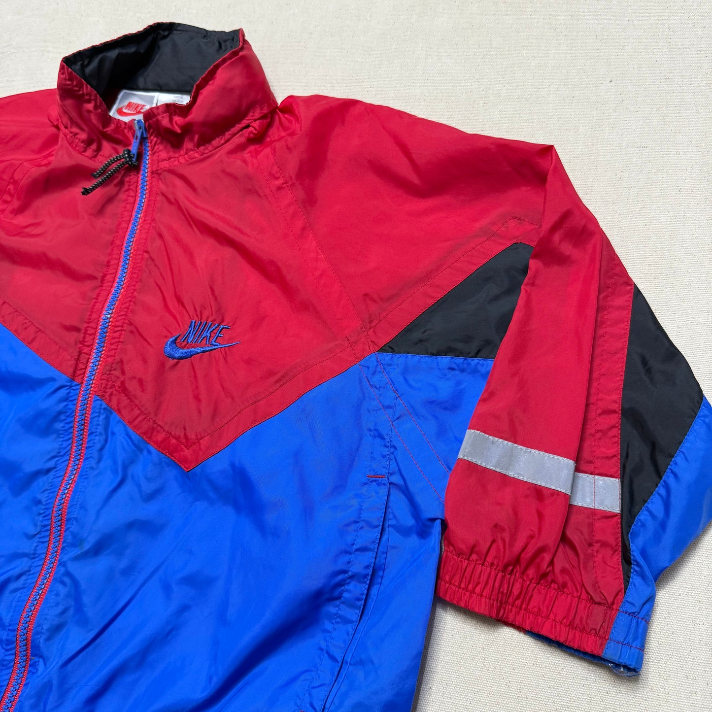90s Kids Vintage Nike Red Blue Multicolour Hidden Hood with Light Reflector Windbreaker Light Jacket  / 6y 7y 8y