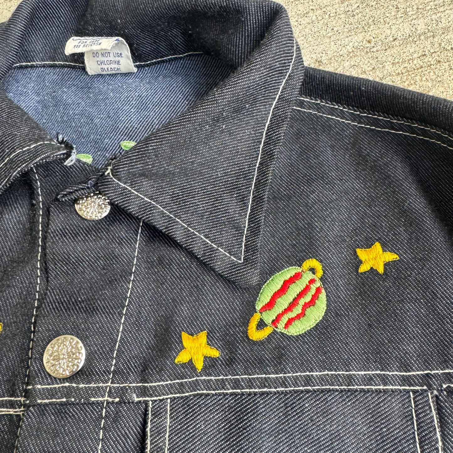 80s Kids Toddler Vintage Dark Denim Snap Double Pocket Long Sleeve Jacket With Cute Embroidered Patches Front And Back 4Y 5Y