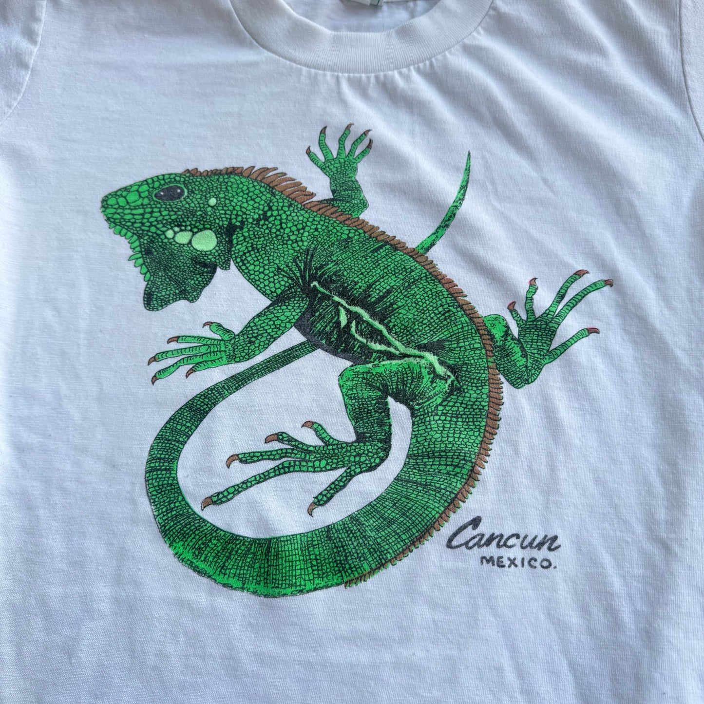 Early 2000s Kids Vintage Iguana Lizard Cancun Mexico White T-Shirt 10Y