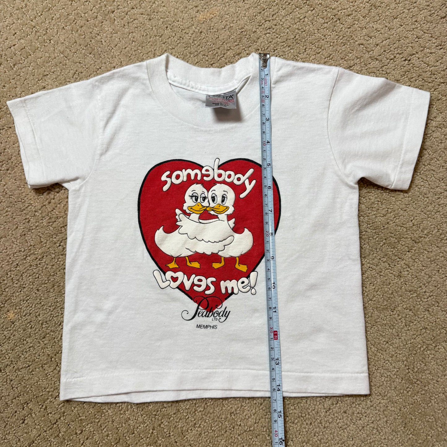 90s Kids Toddler Vintage Somebody Loves Me! Peabody Memphis Cute Cartoon Ducks on a Single Stitch Short Sleeve White  T-Shirt XS 2Y 3Y Made in USA