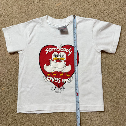 90s Kids Toddler Vintage Somebody Loves Me! Peabody Memphis Cute Cartoon Ducks on a Single Stitch Short Sleeve White  T-Shirt XS 2Y 3Y Made in USA