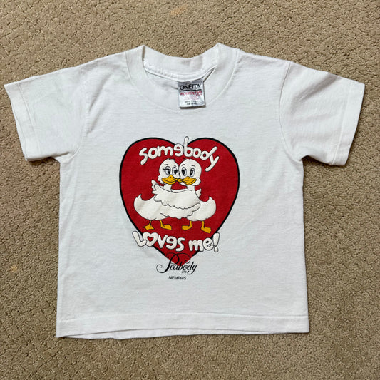 90s Kids Toddler Vintage Somebody Loves Me! Peabody Memphis Cute Cartoon Ducks on a Single Stitch Short Sleeve White  T-Shirt XS 2Y 3Y Made in USA
