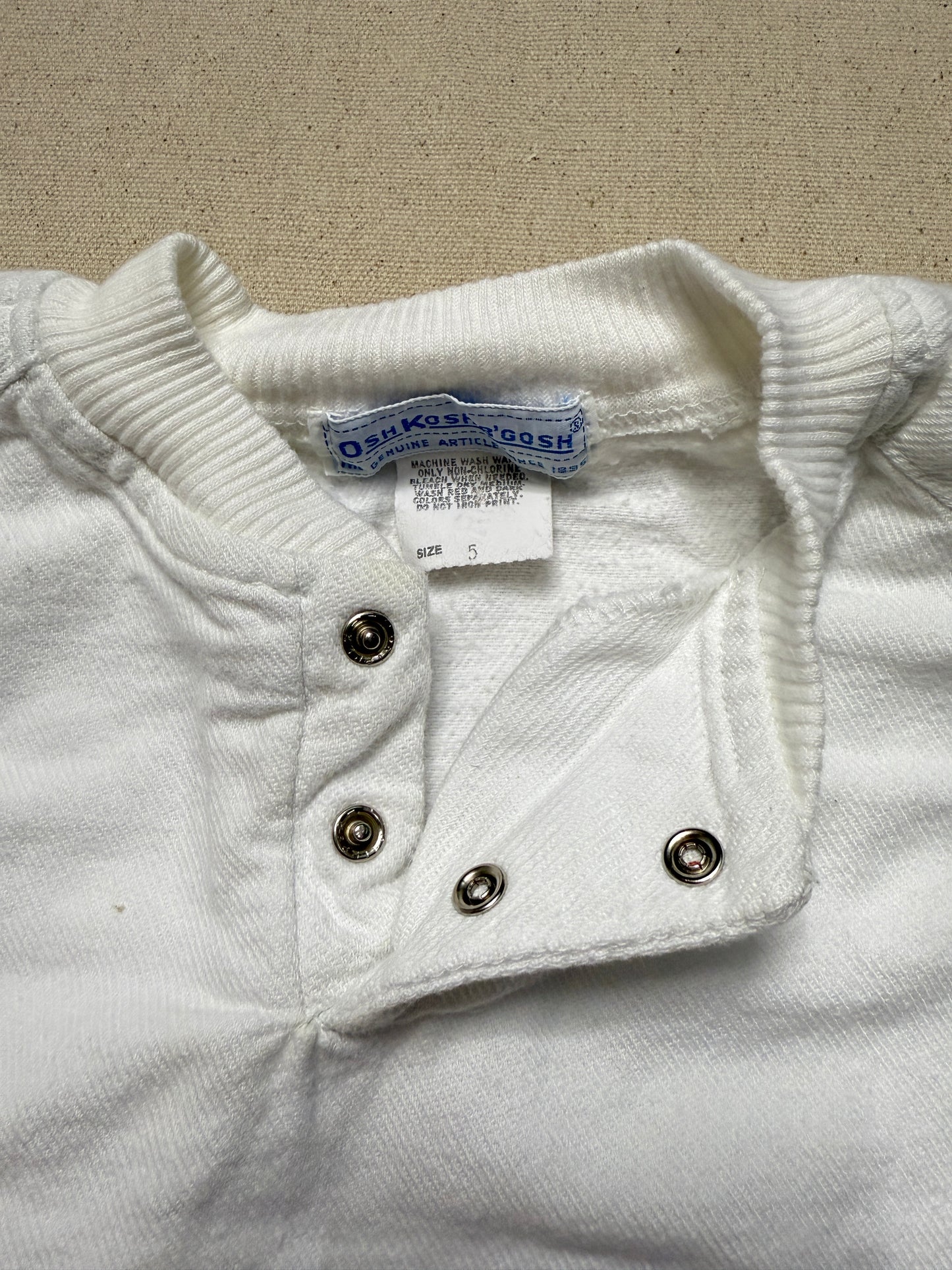 80s 90s Kids Toddler Vintage Oshkosh Bgosh Cool Print White Cotton Raglansleeve Longsleeve Top / 4T 5T / Made in USA