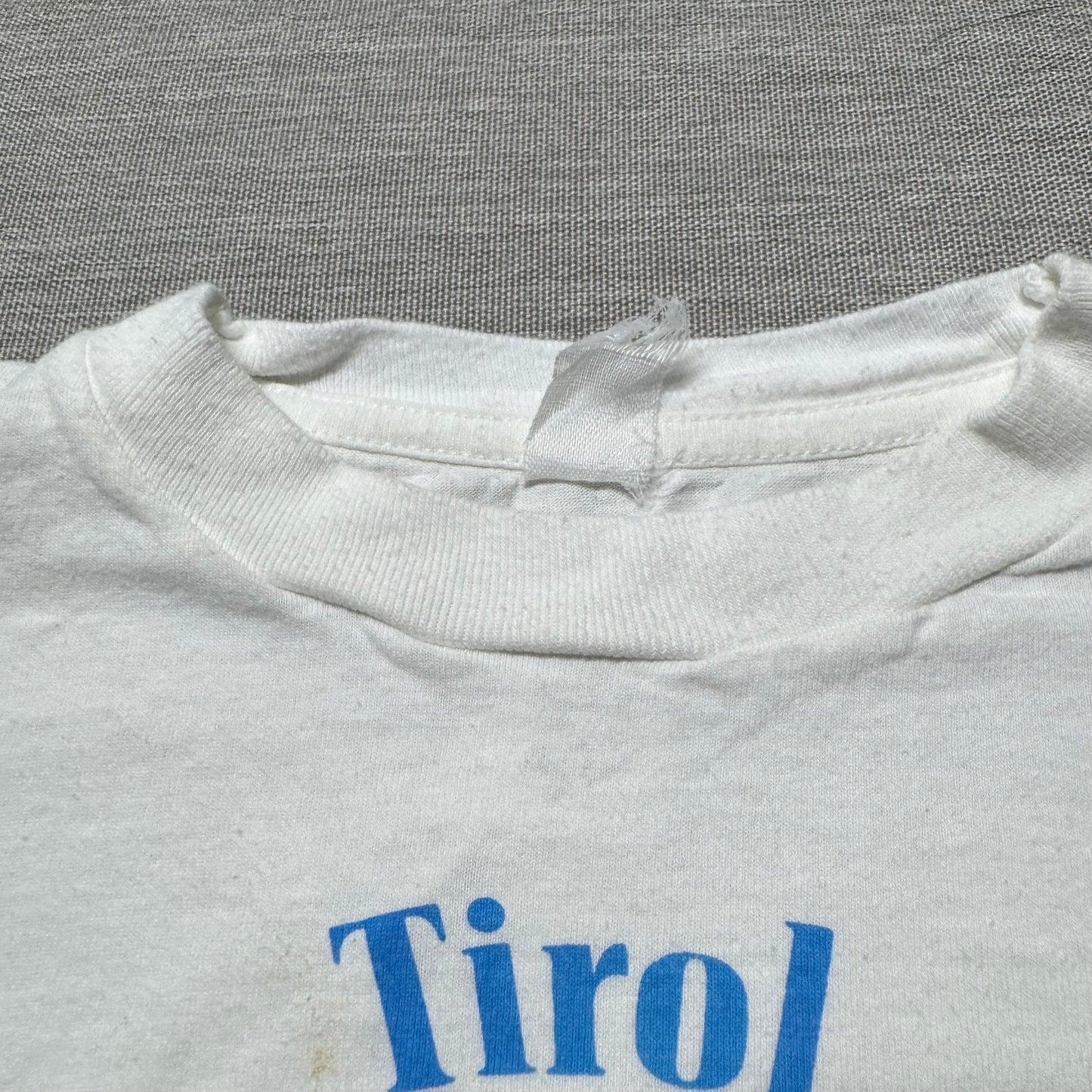 70s Kids Vintage Tirol Hallo Austria Kid Yodeller Print White Single Stitch Short Sleeve T-Shirt 7Y 8Y 9Y Baby Tee XS Adult